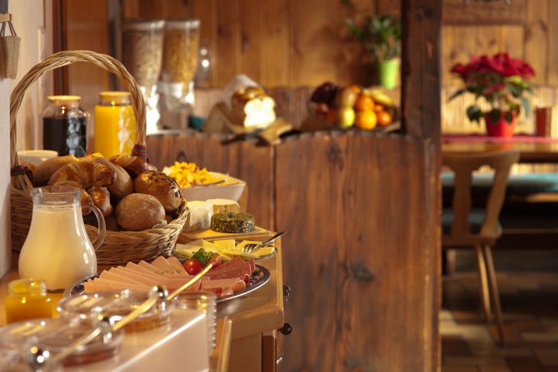 boulangerie-LA GARDE-min_breakfast_buffet_food_restaurant_meal_hotel_plate_fresh-718745